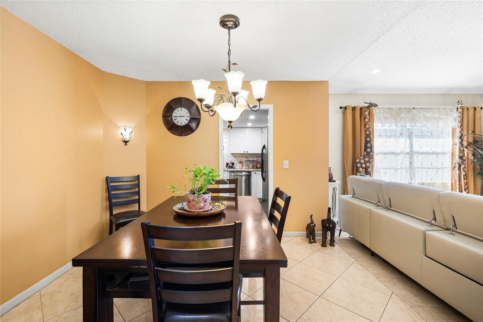 16124 RAVENDALE DRIVE, Tampa, FL 33618
