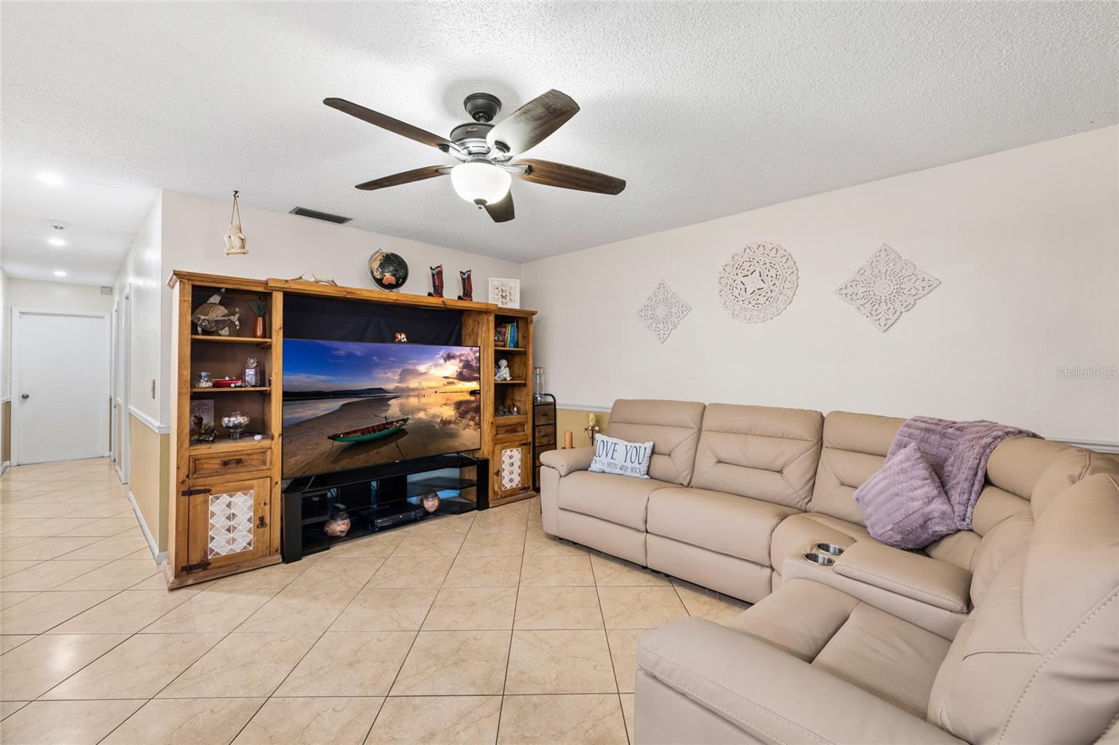 16124 RAVENDALE DRIVE, Tampa, FL 33618