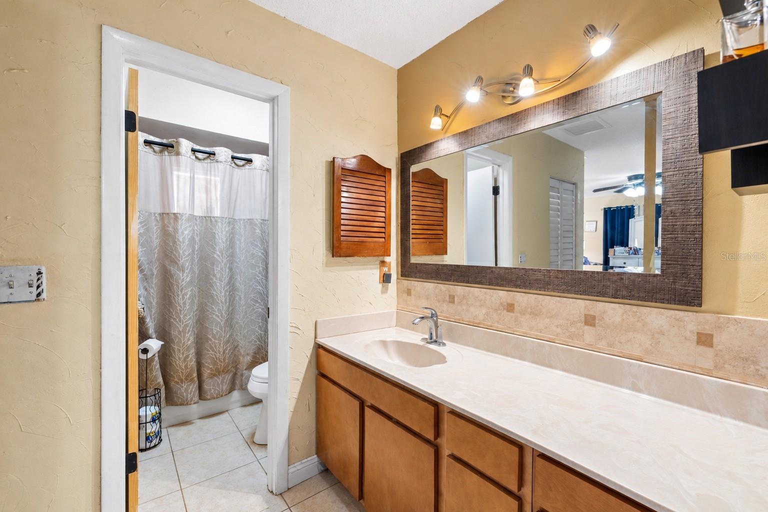 16124 RAVENDALE DRIVE, Tampa, FL 33618
