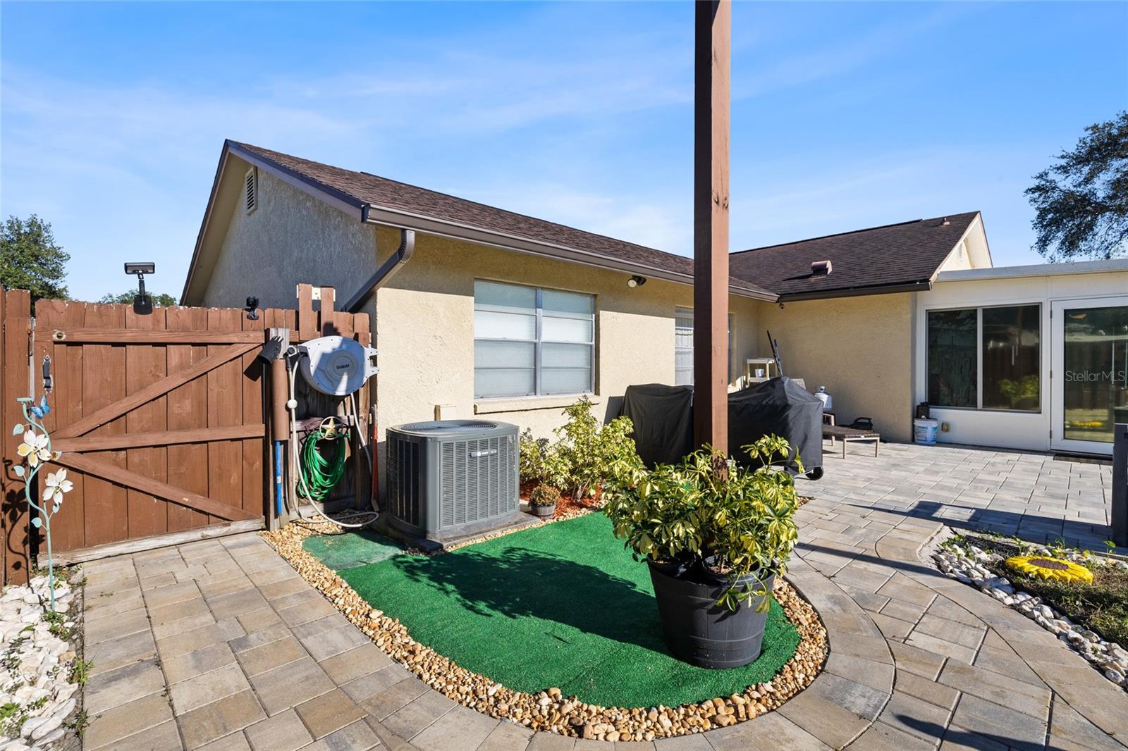 16124 RAVENDALE DRIVE, Tampa, FL 33618