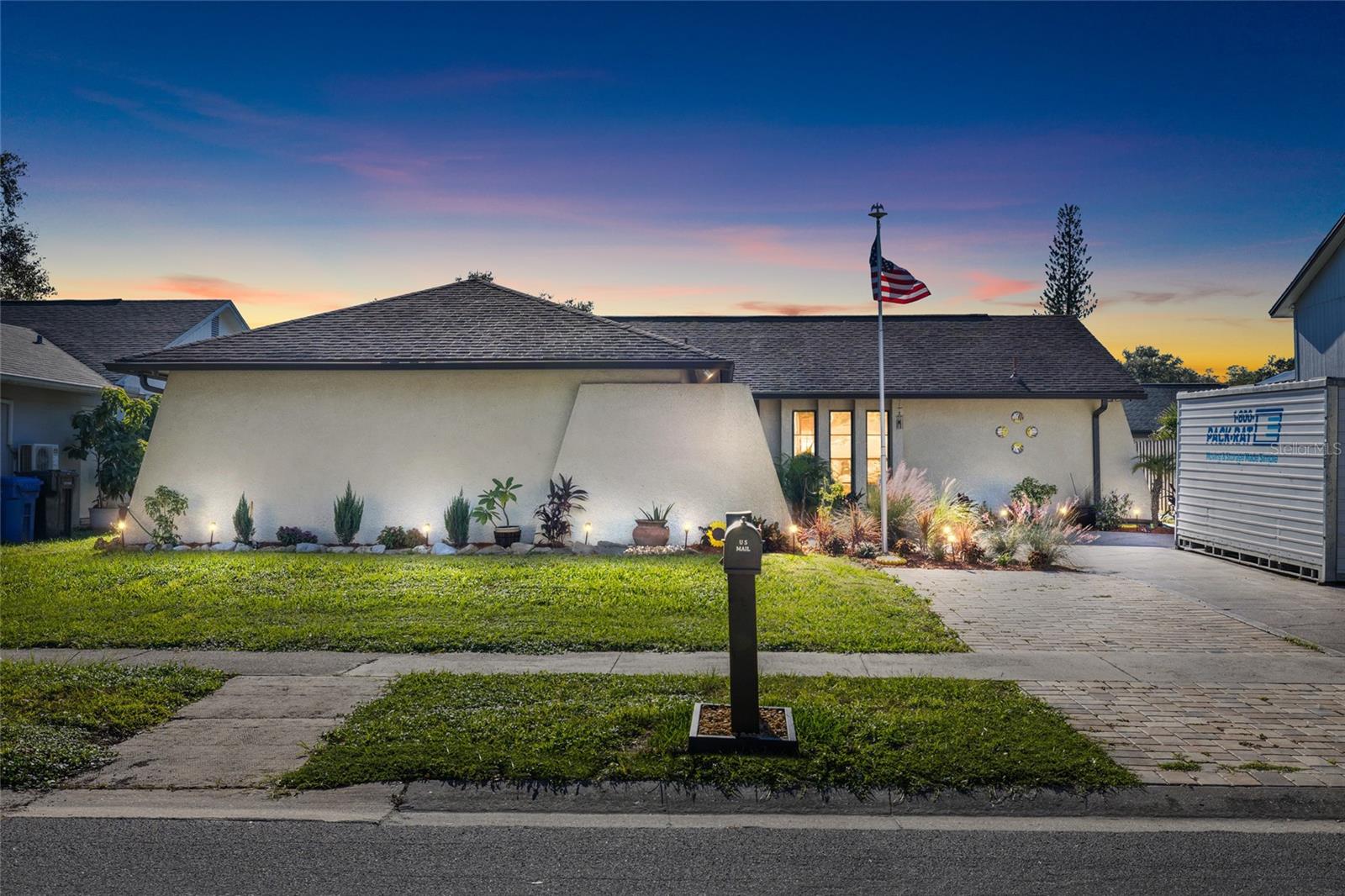 16124 RAVENDALE DRIVE, Tampa, FL 33618