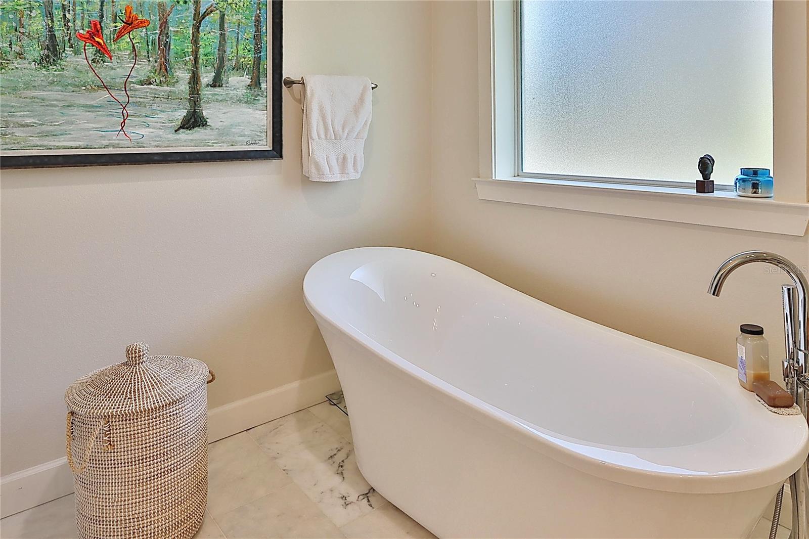 soaking tub primary bath