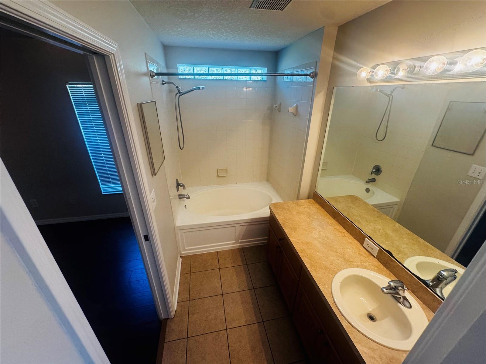 5868 WRENWATER DRIVE, Lithia, FL 33547