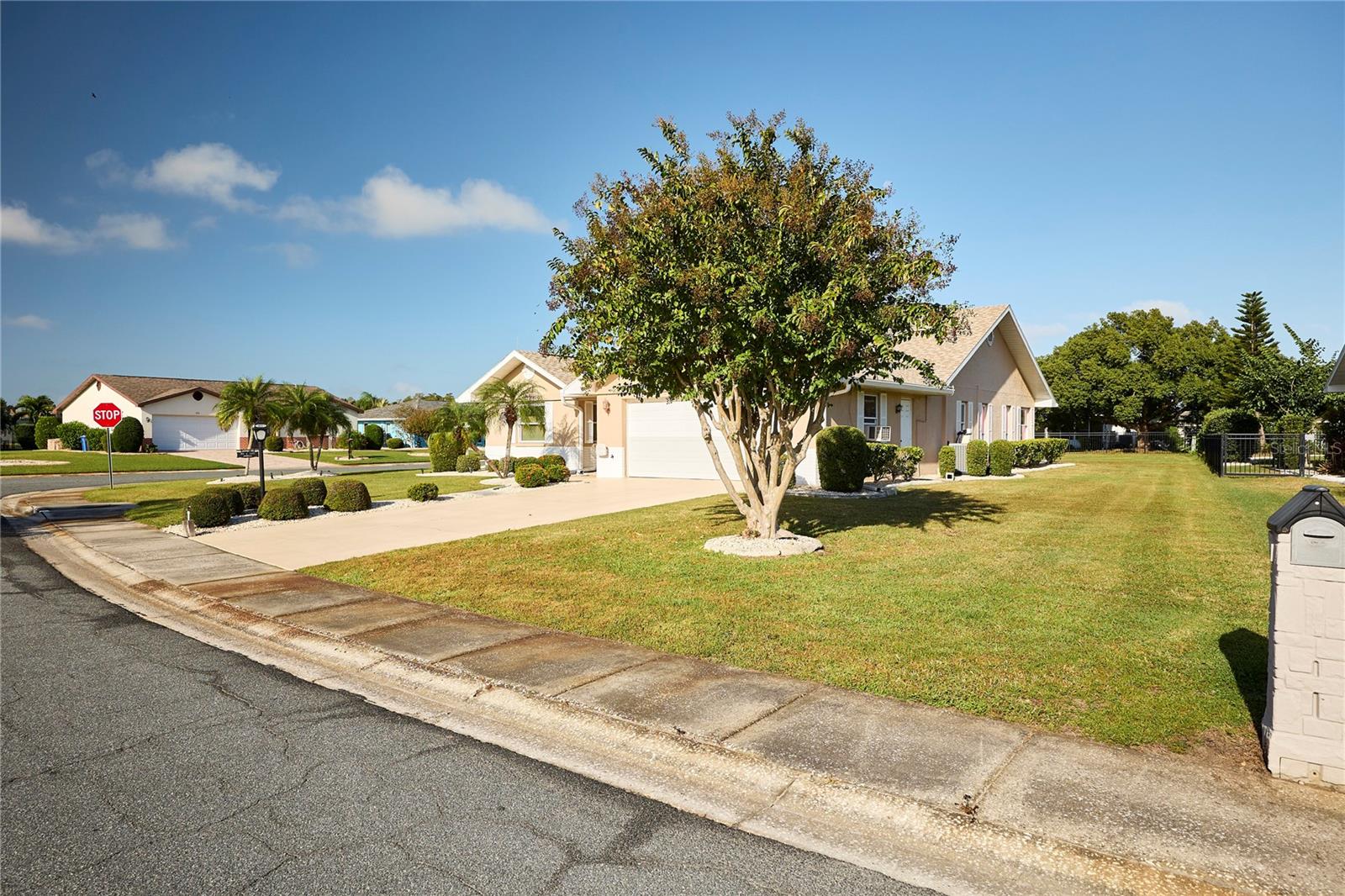 311 THORN HILL PLACE, Sun City Center, FL 33573