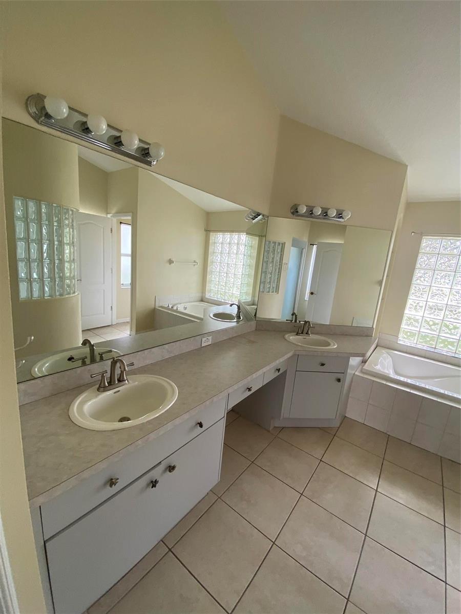 1217 JASMINE LAKE DRIVE, Tarpon Springs, FL 34689