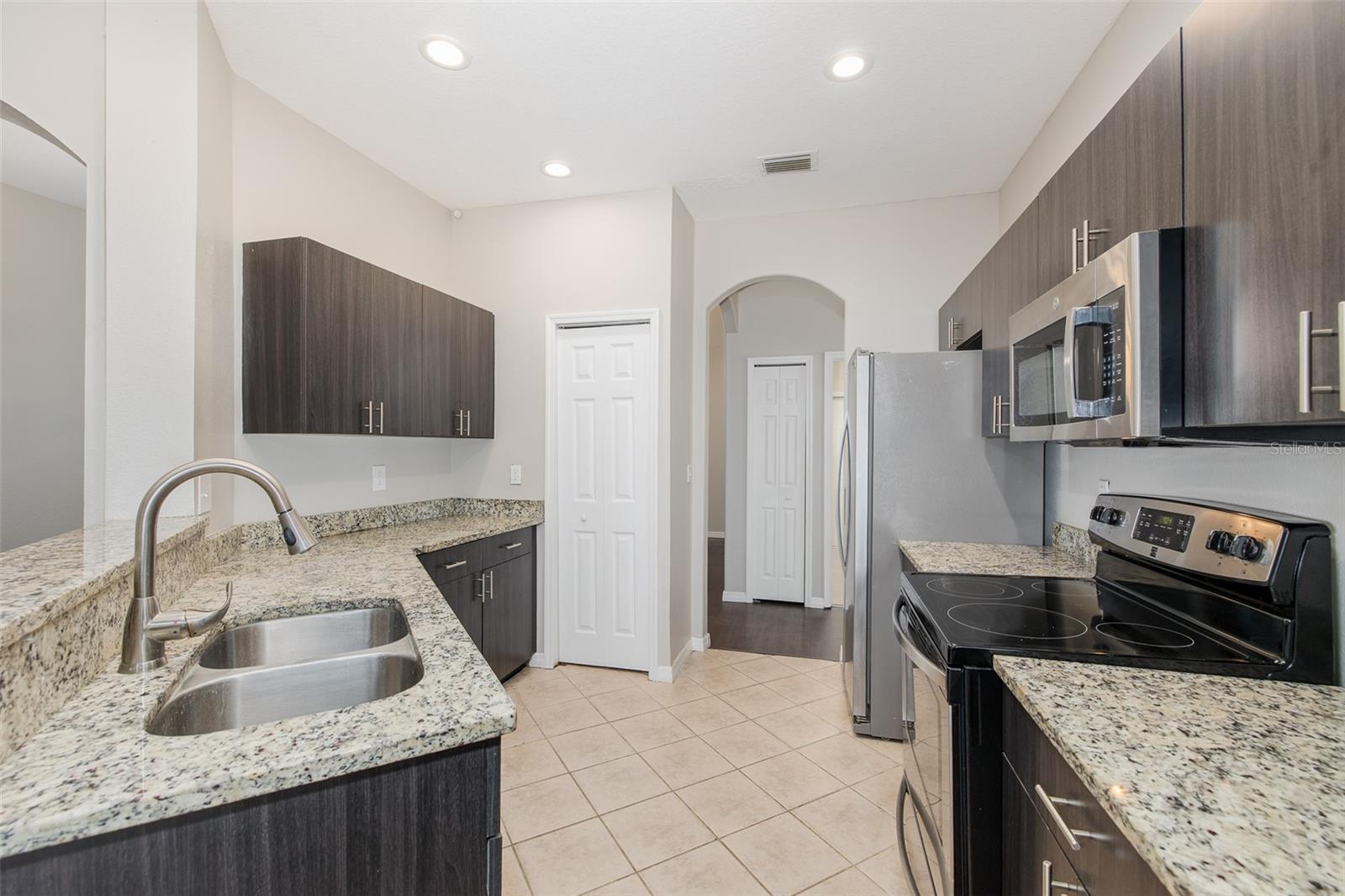 19103 DOVE CREEK DRIVE, Tampa, FL 33647