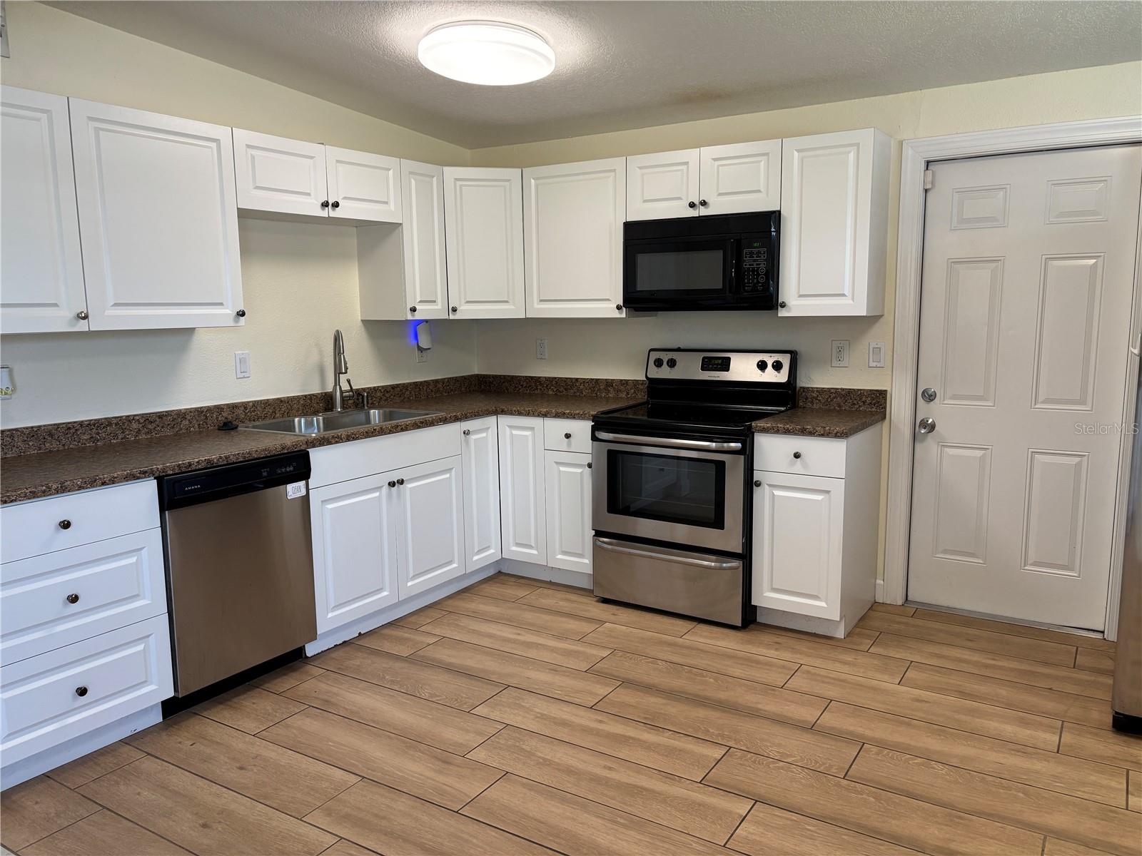 8200 93RD AVENUE, Seminole, FL 33777