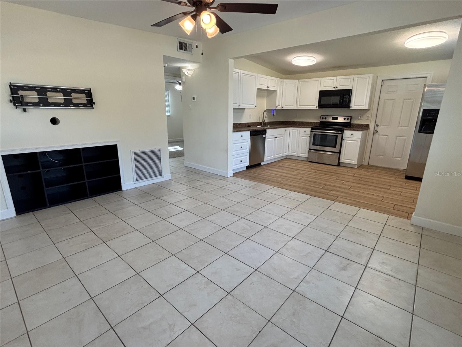 8200 93RD AVENUE, Seminole, FL 33777