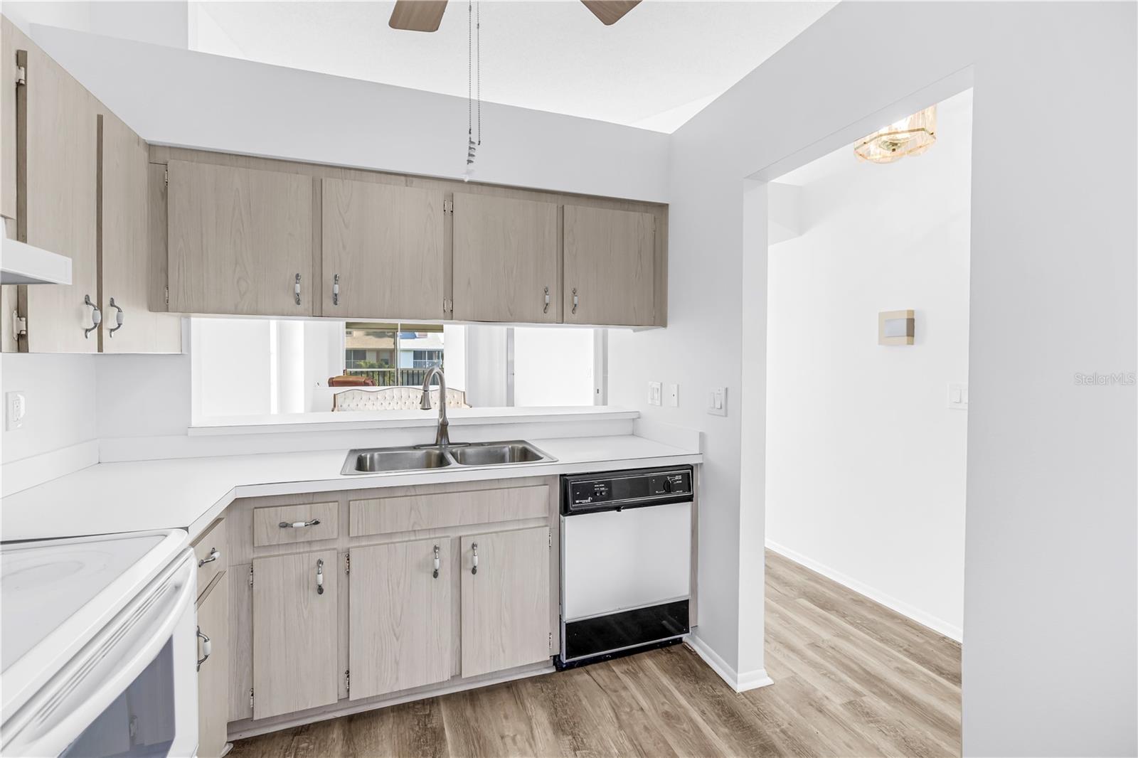 159 SUN ISLE CIR, Treasure Island, FL 33706