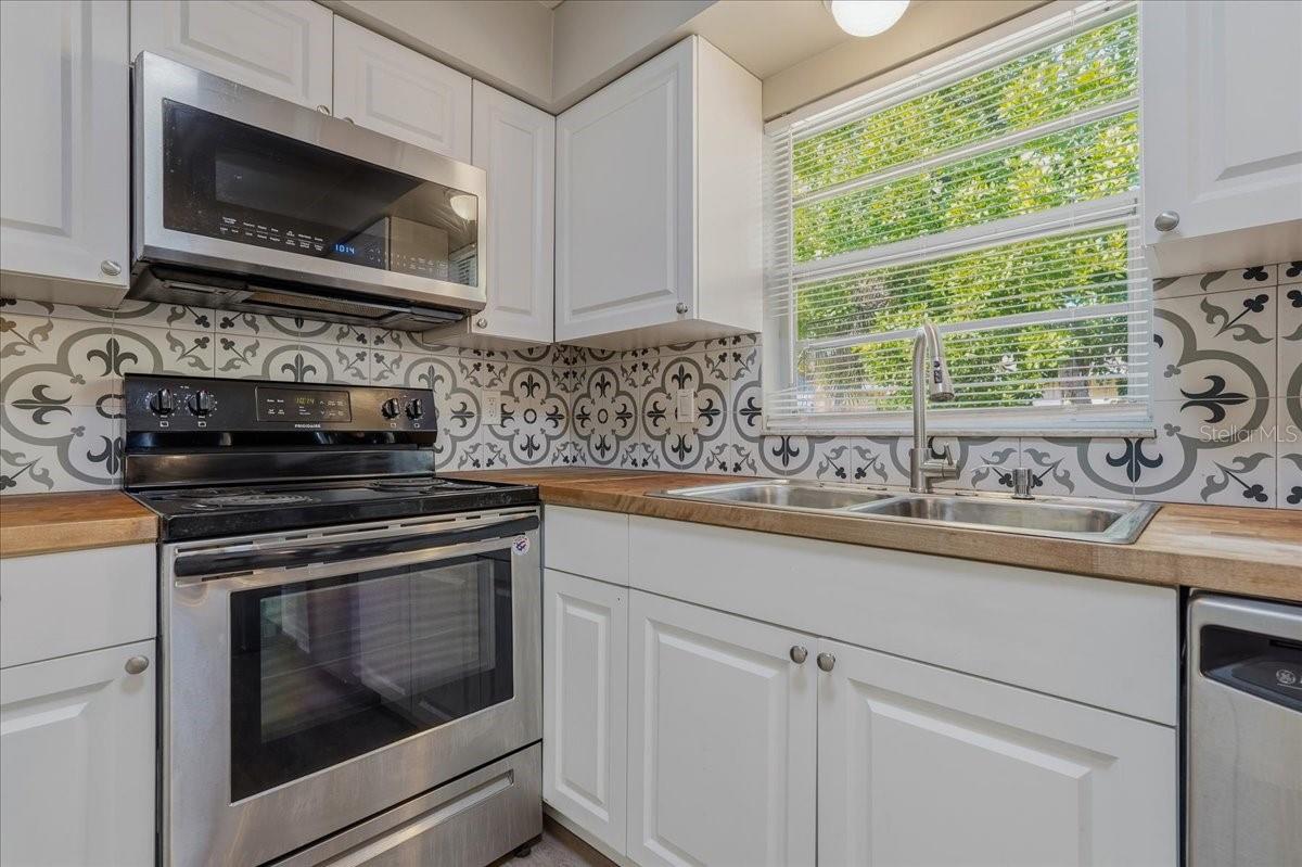 1510 CROMWELL DRIVE, Tarpon Springs, FL 34689