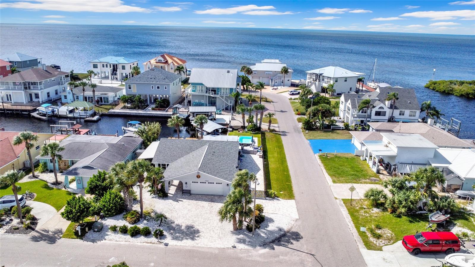 Beautiful Home ~ On Canal ~ Gulf Beyond Beautiful Home ~ On Canal ~ Gulf Beyond