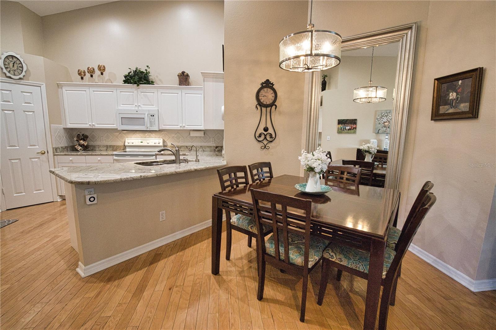 Dining Area Dining Area