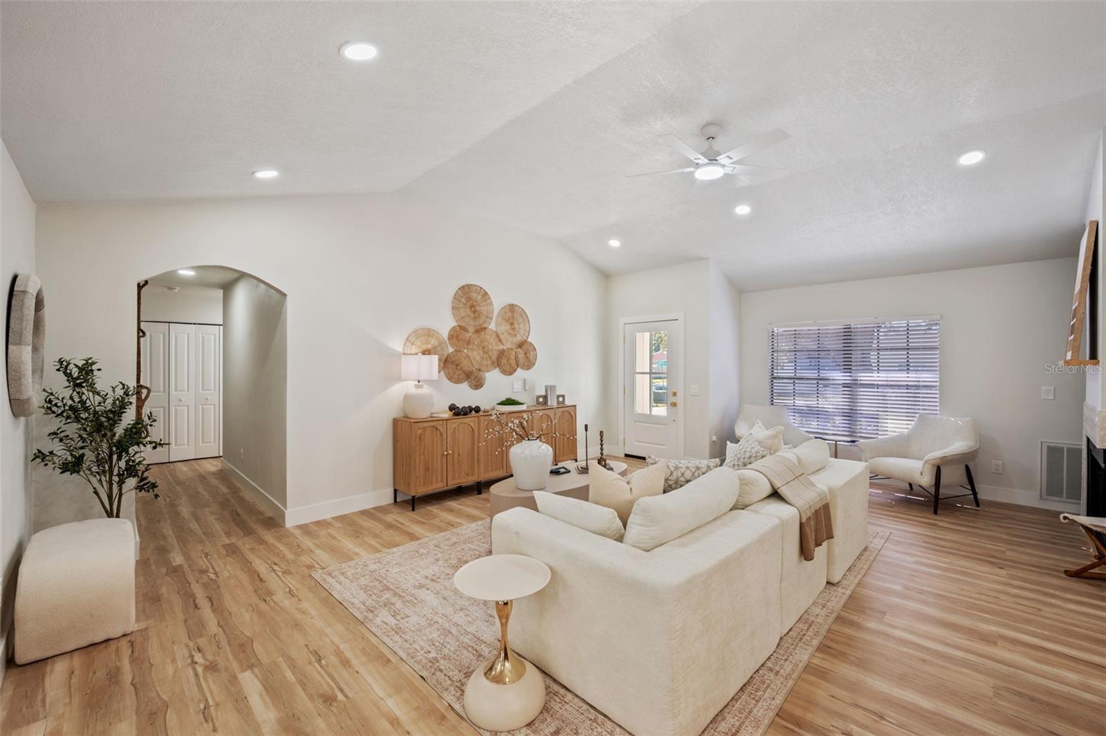 16611 ROUND OAK DRIVE, Tampa, FL 33618