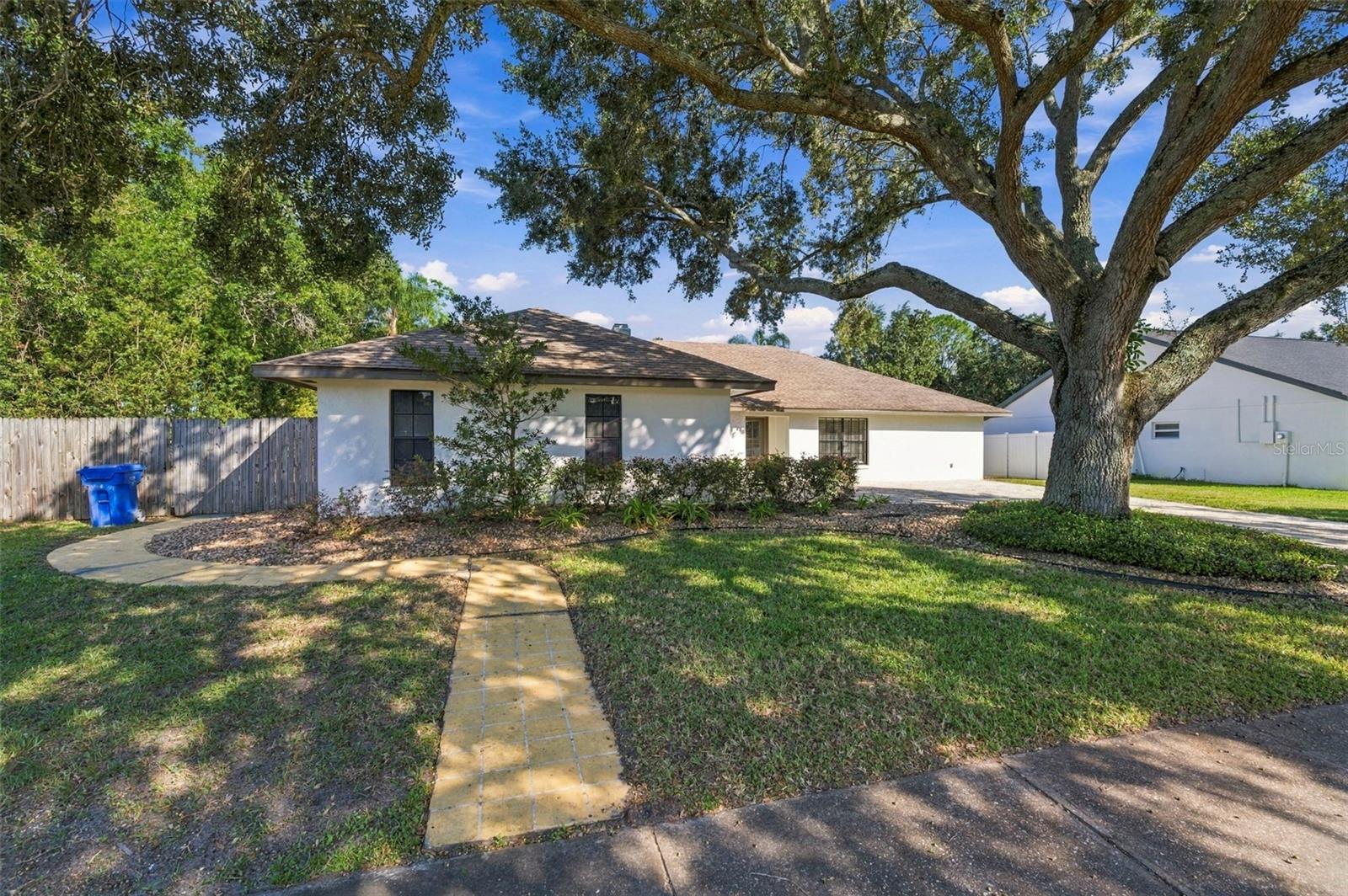 16611 ROUND OAK DRIVE, Tampa, FL 33618