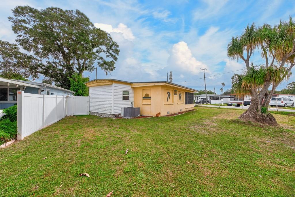 1744 HOYLE DRIVE, Holiday, FL 34691