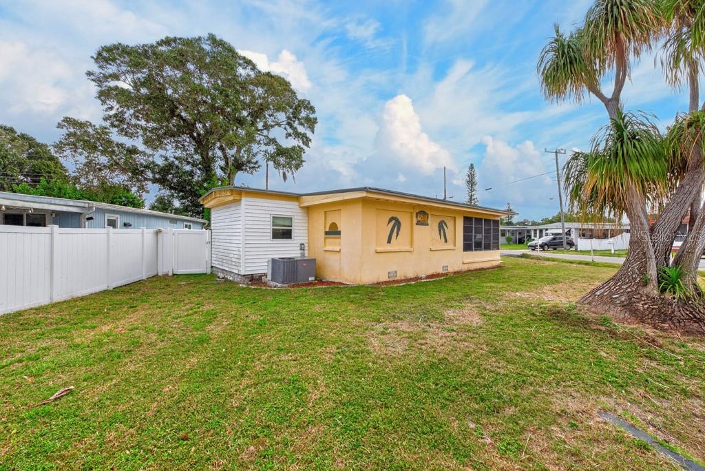 1744 HOYLE DRIVE, Holiday, FL 34691