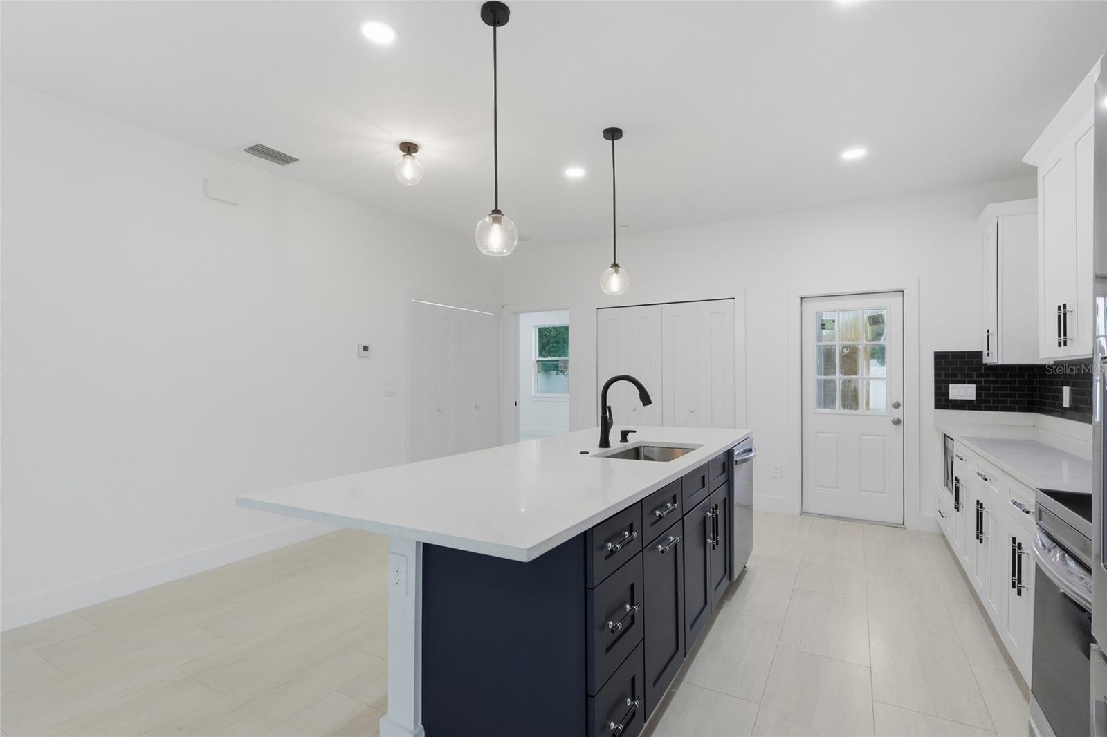 926 11TH AVENUE S, St Petersburg, FL 33705