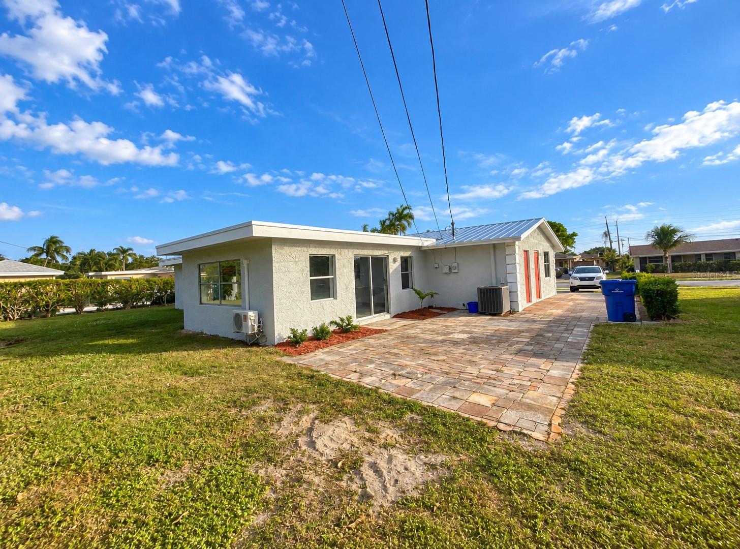 320 W 21ST STREET, Riviera Beach, FL 33404