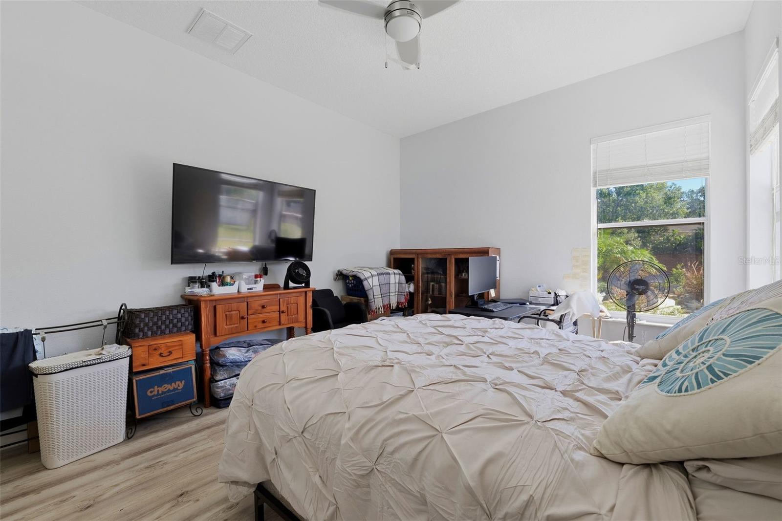 Guest Bedroom (4)