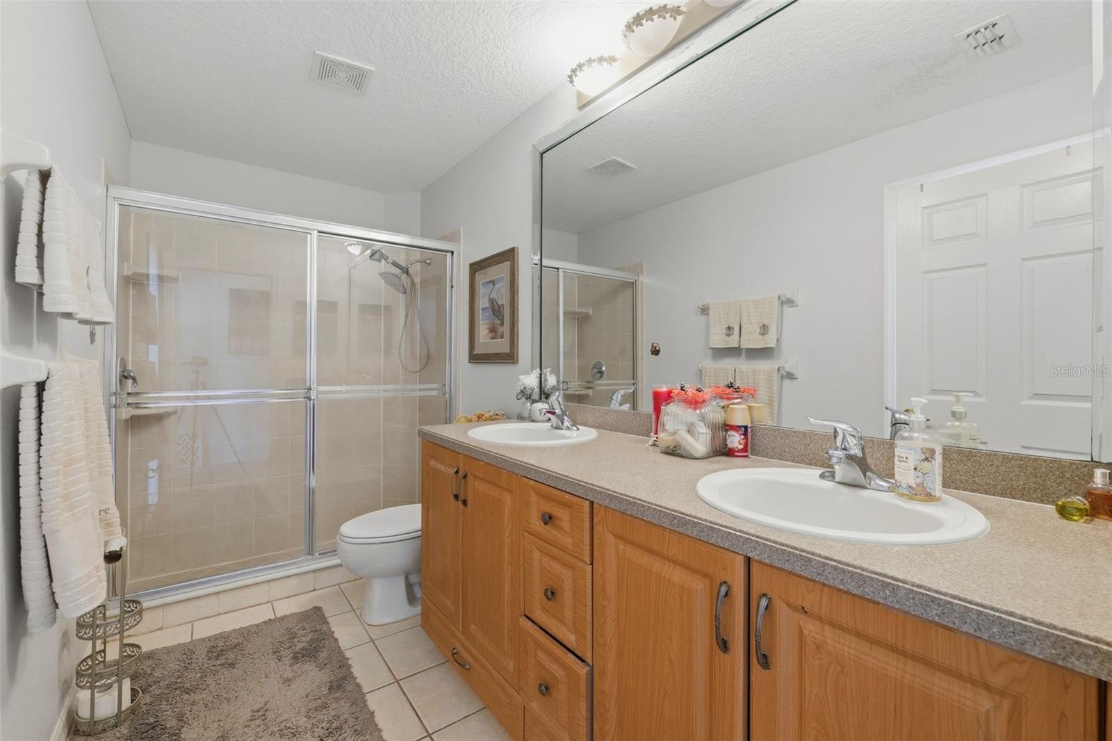 Shared Guest Bath