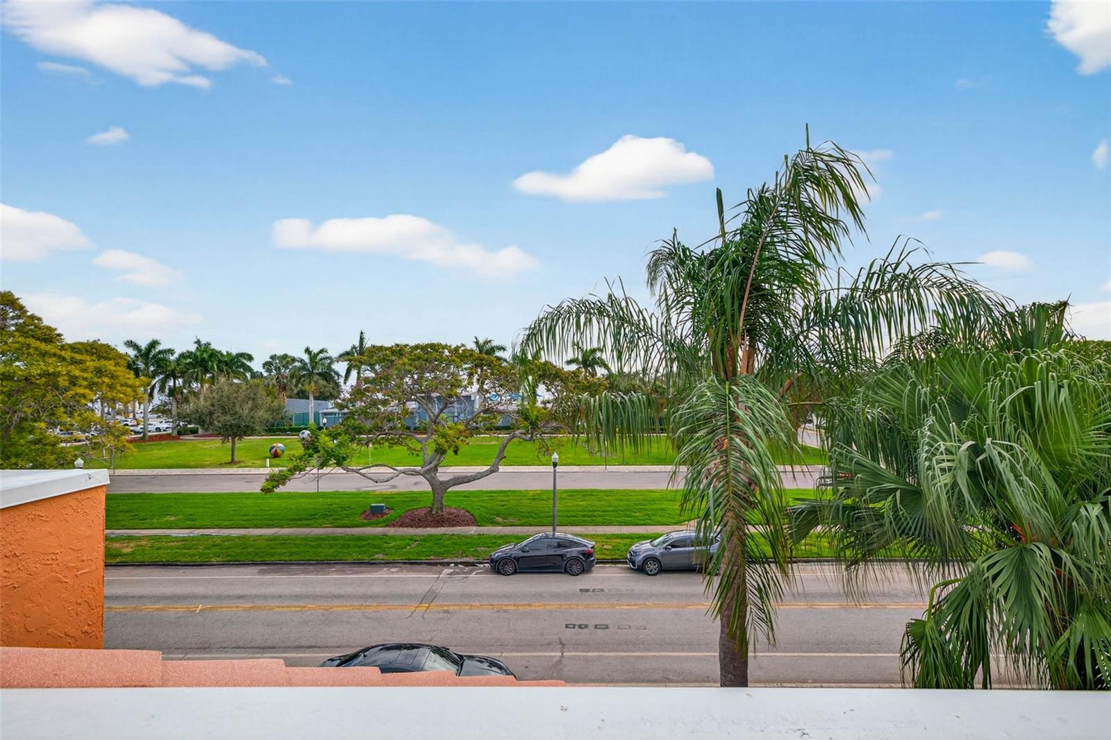 922 N SHORE DRIVE NE, St Petersburg, FL 33701