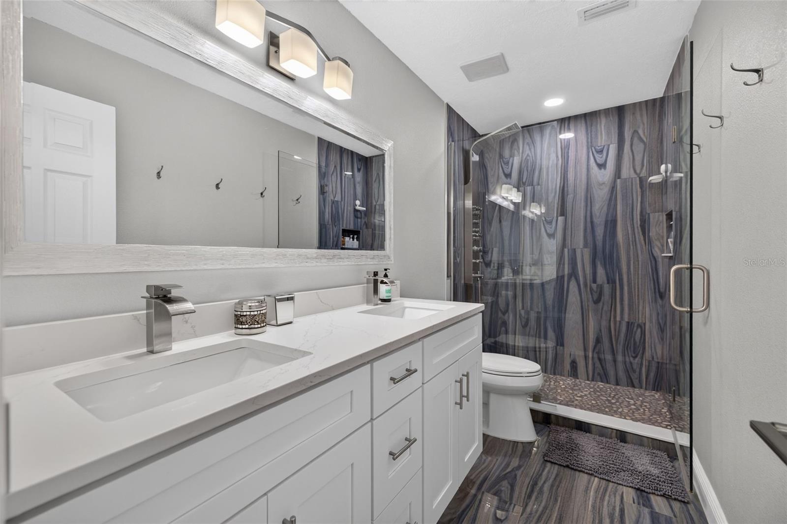 6447 CAPE HATTERAS WAY NE, #2, St Petersburg, FL 33702