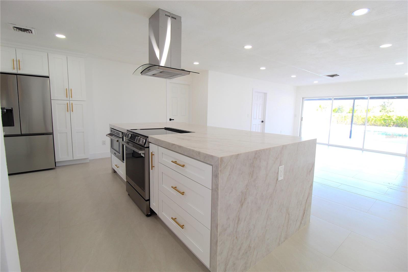 30205 69TH STREET N, Clearwater, FL 33761