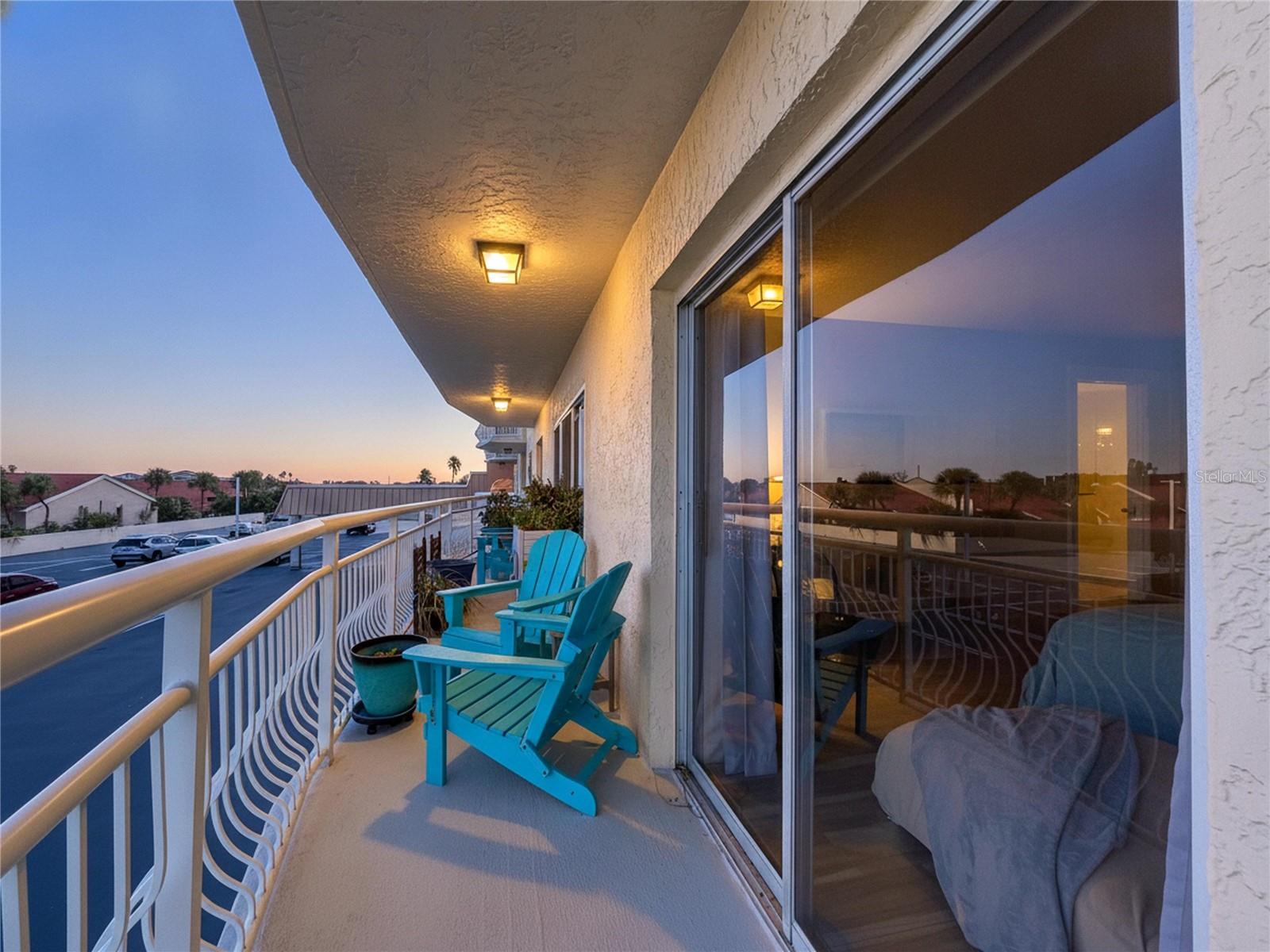 Large Balcony (night)