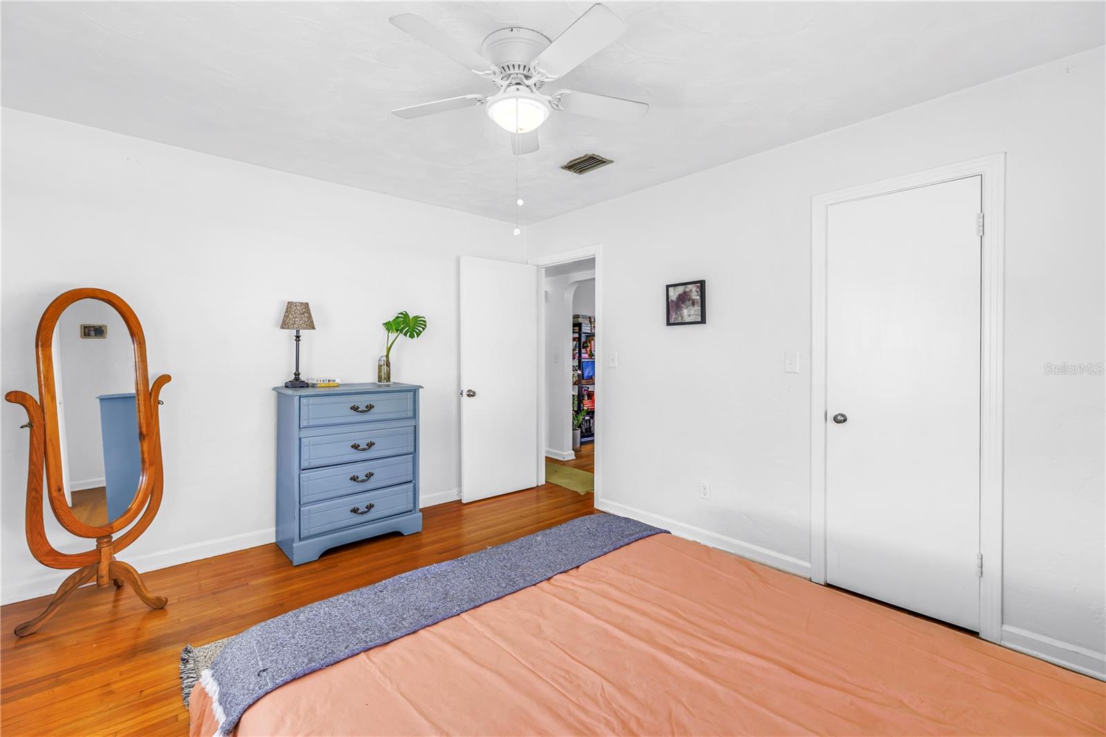 2450 37TH AVENUE N, St Petersburg, FL 33713