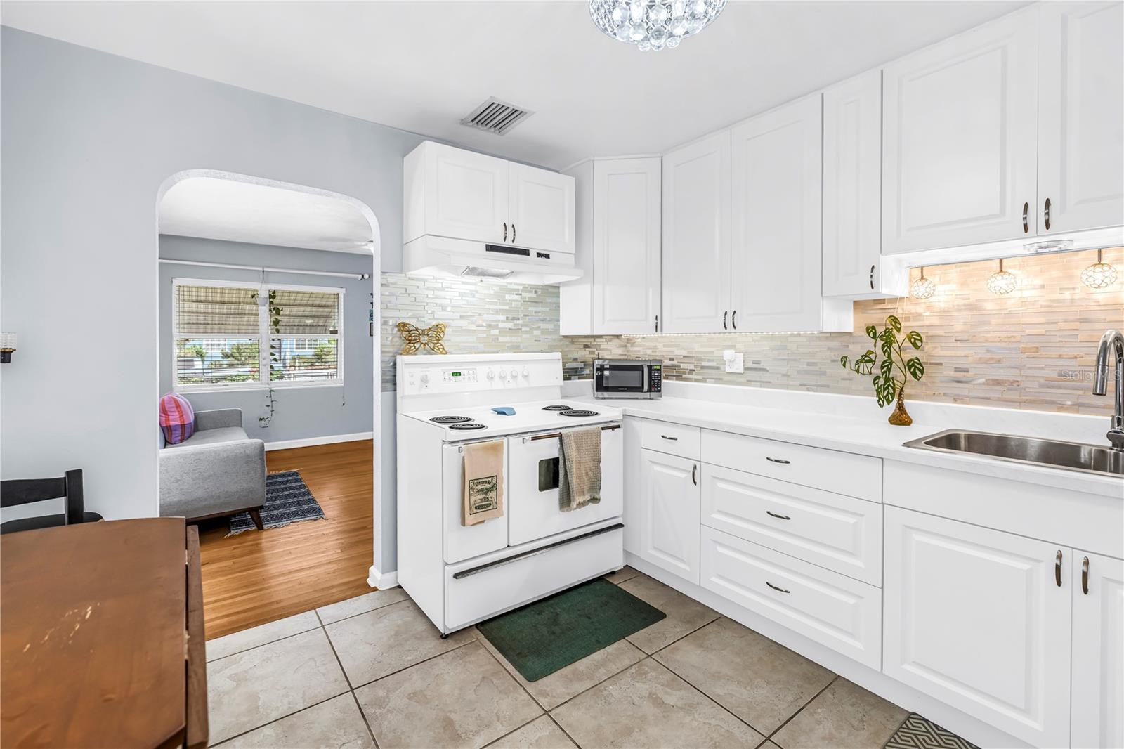 2450 37TH AVENUE N, St Petersburg, FL 33713