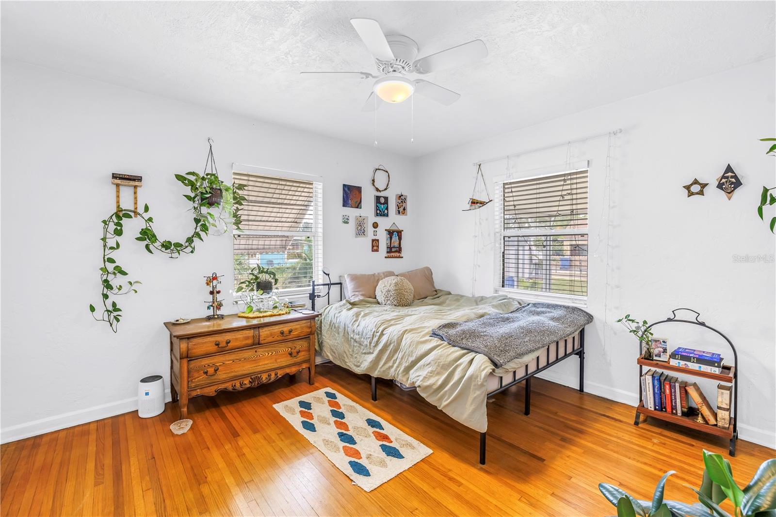 2450 37TH AVENUE N, St Petersburg, FL 33713