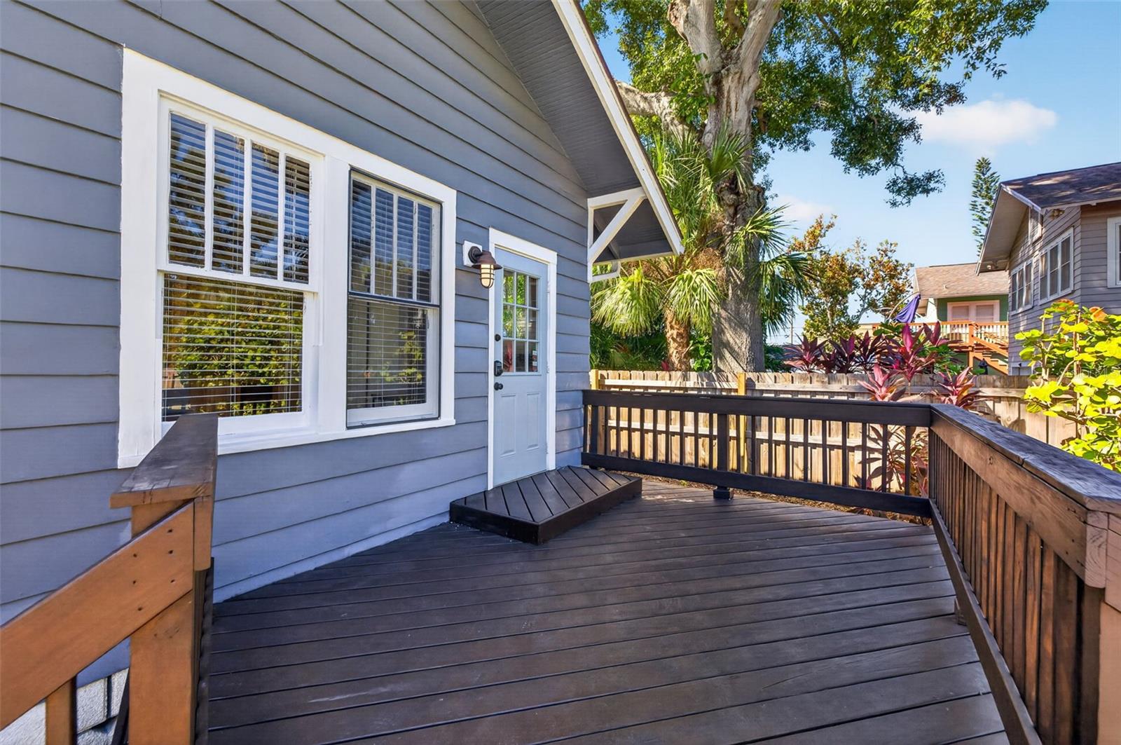 845 28TH AVENUE N, St Petersburg, FL 33704