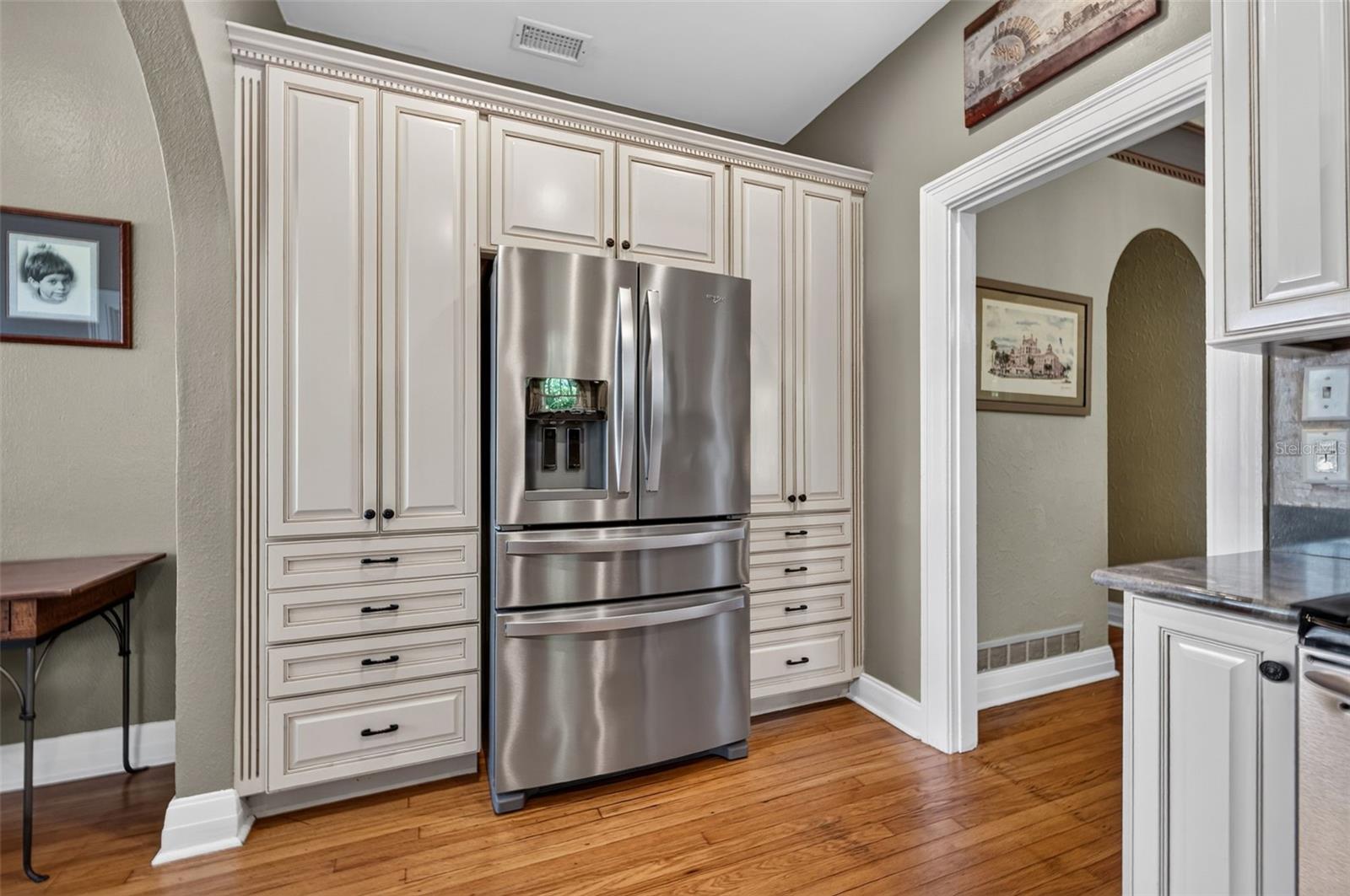 845 28TH AVENUE N, St Petersburg, FL 33704