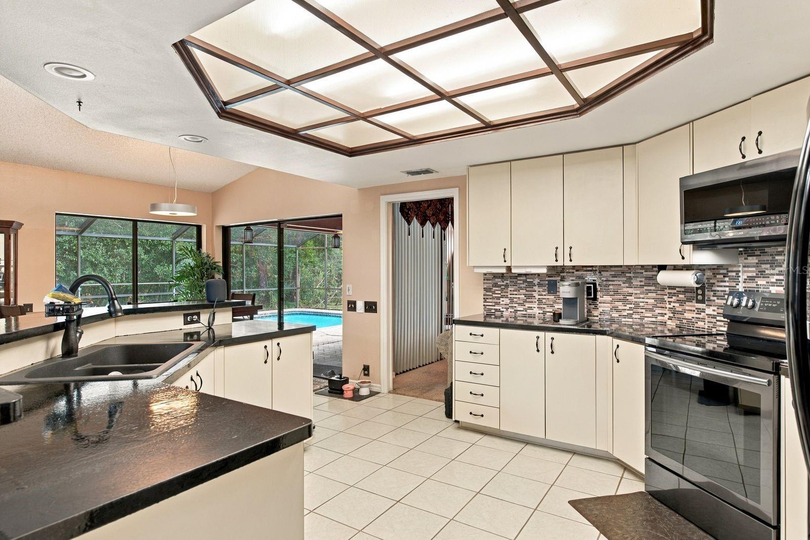537 CENTERWOOD DRIVE, Tarpon Springs, FL 34688