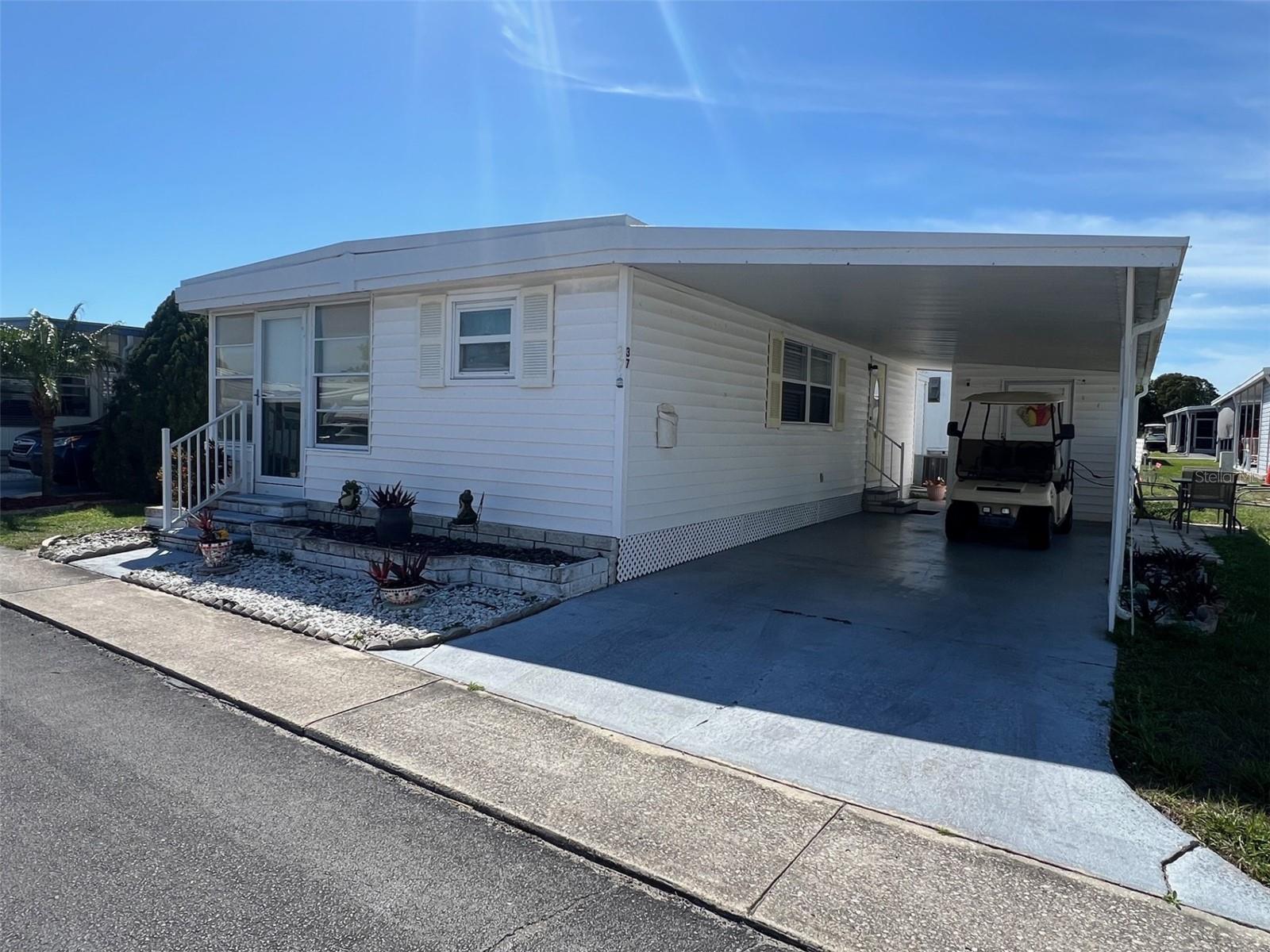 37 PINDO PALM STREET E, Largo, FL 33770 37 PINDO PALM STREET E, Largo, FL 33770