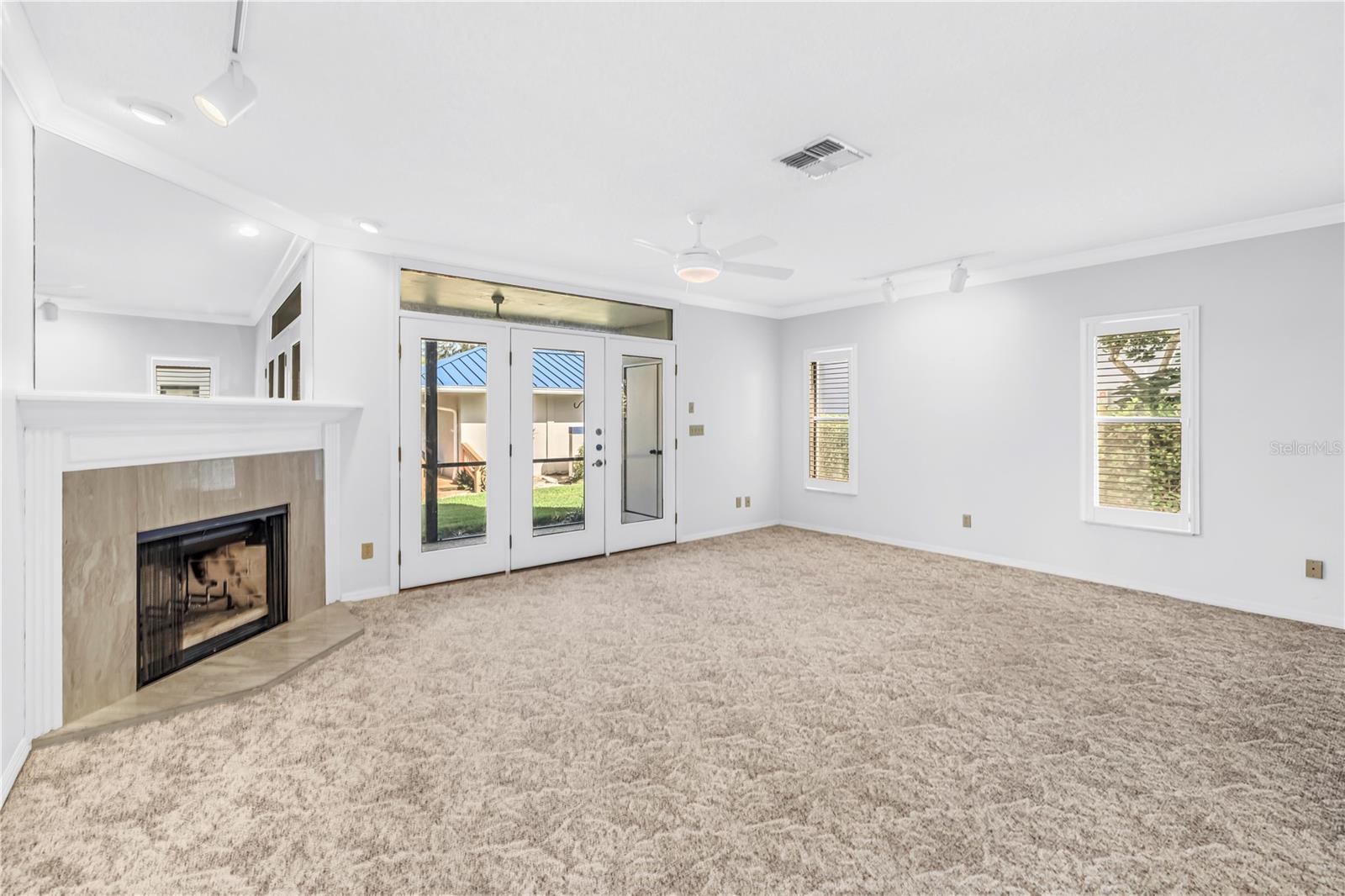 1609 WATERMARK CIRCLE NE, St Petersburg, FL 33702