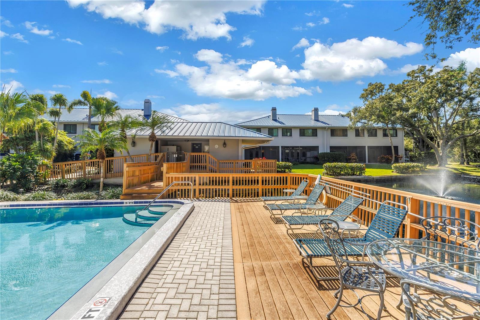 1609 WATERMARK CIRCLE NE, St Petersburg, FL 33702