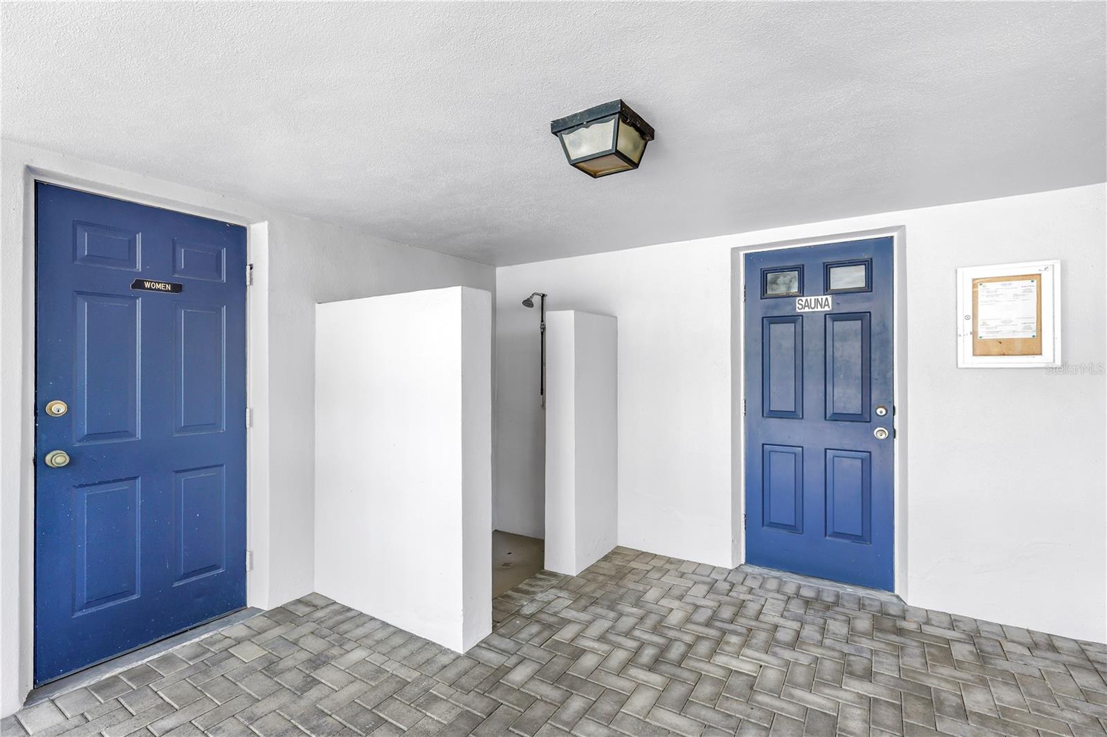 1609 WATERMARK CIRCLE NE, St Petersburg, FL 33702