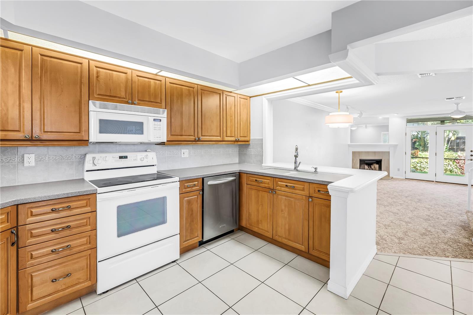 1609 WATERMARK CIRCLE NE, St Petersburg, FL 33702