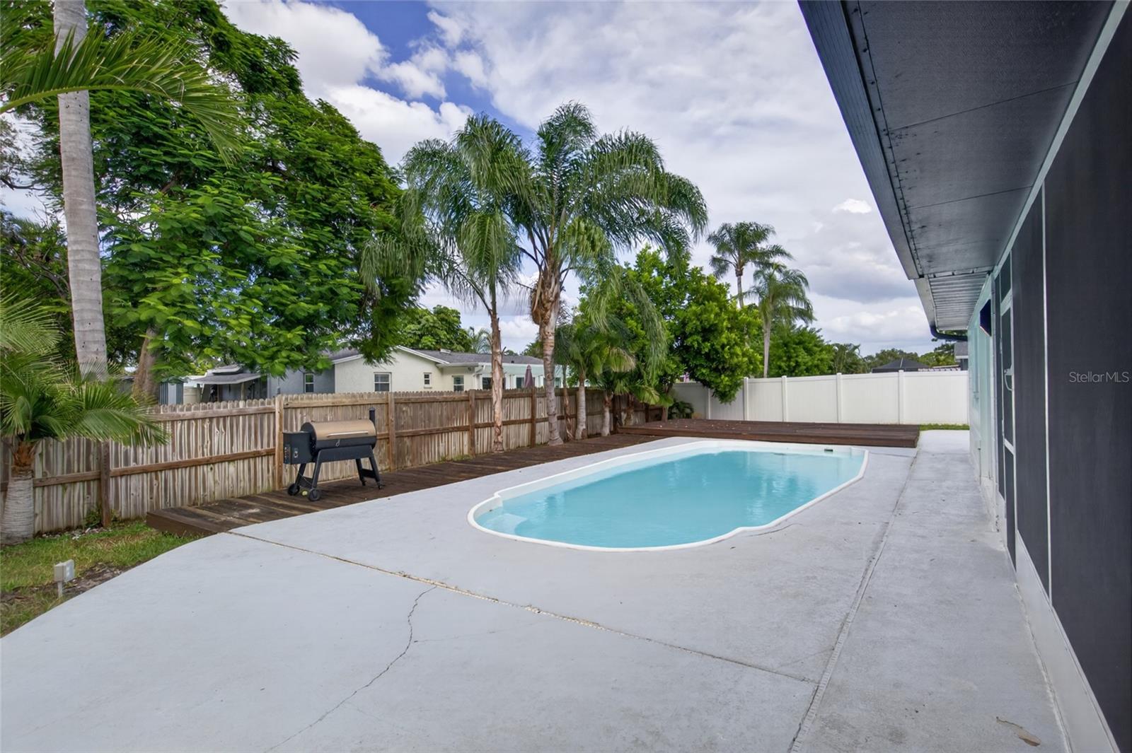 1689 PENNSYLVANIA AVENUE NE, St Petersburg, FL 33703