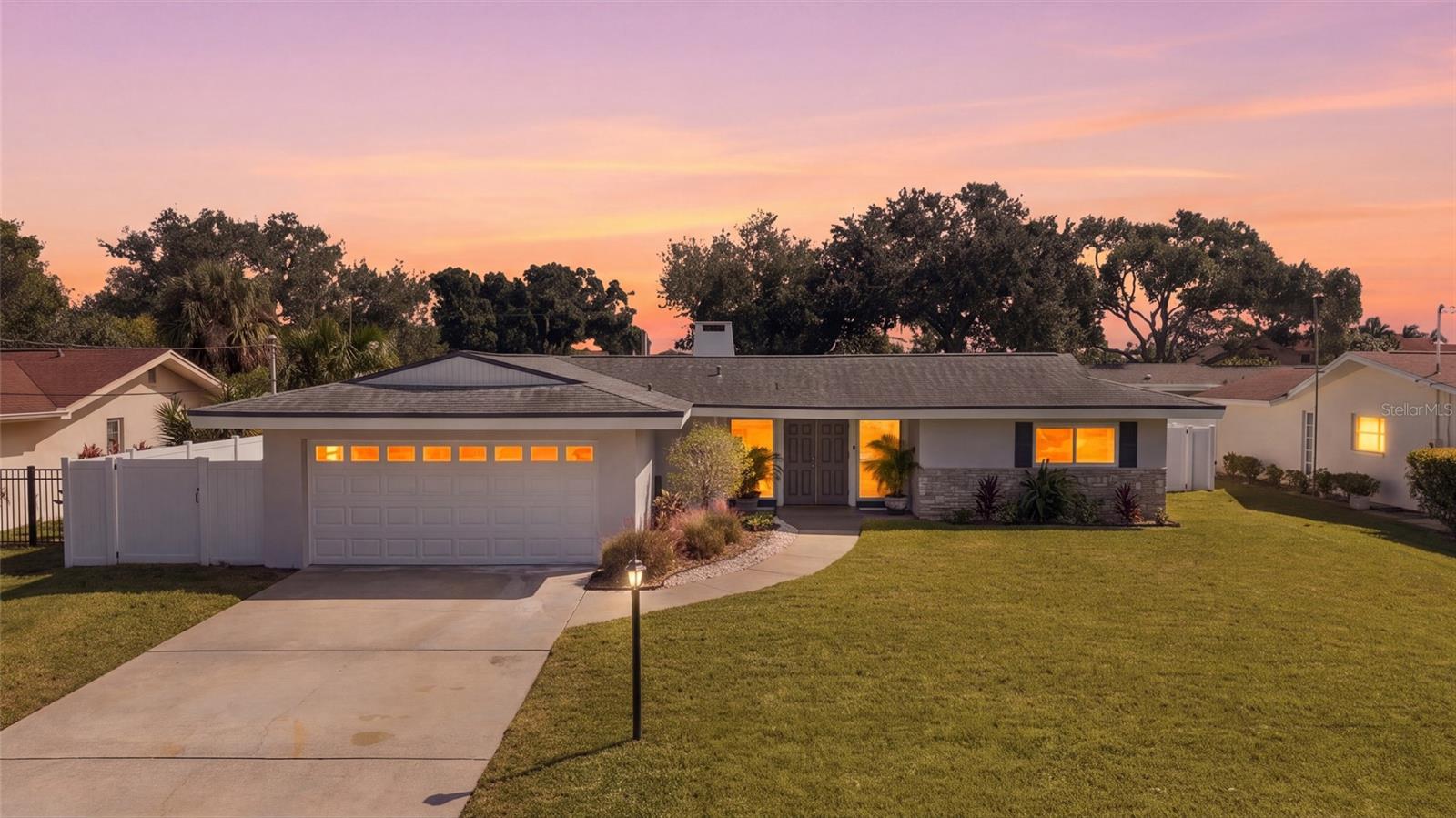 1721 HARBOR CIRCLE W, Largo, FL 33770