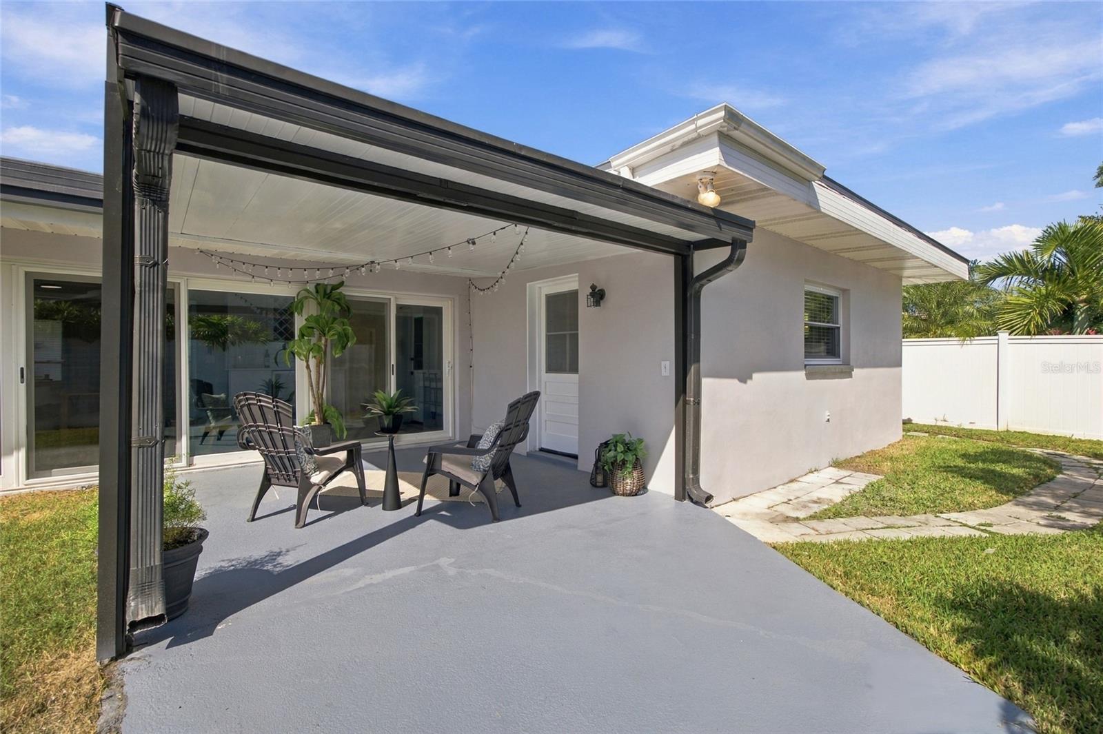 1721 HARBOR CIRCLE W, Largo, FL 33770