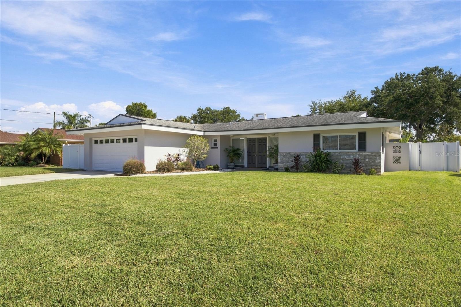 1721 HARBOR CIRCLE W, Largo, FL 33770