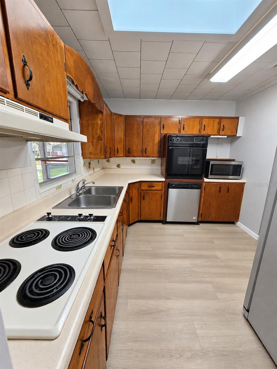 39100 YINGLING AVENUE, Zephyrhills, FL 33542 39100 YINGLING AVENUE, Zephyrhills, FL 33542