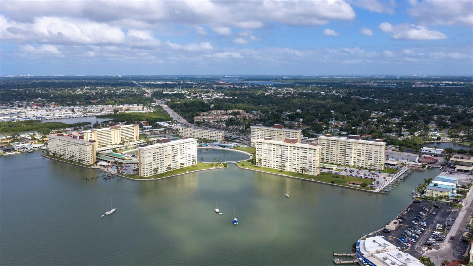 4700 COVE CIRCLE, #111, St Petersburg, FL 33708