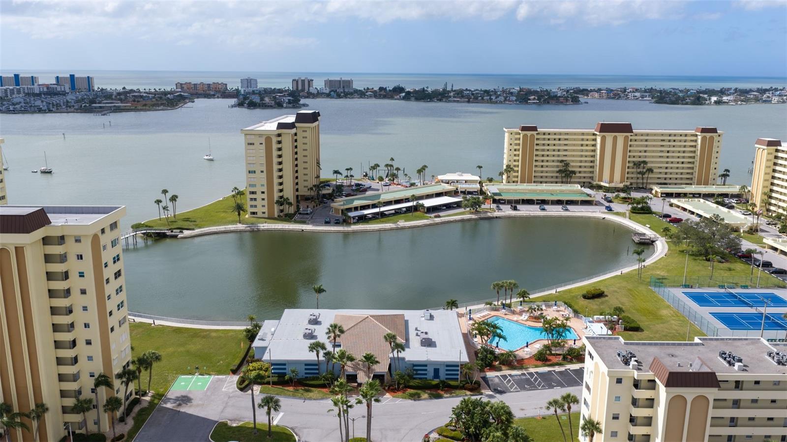 4700 COVE CIRCLE, #111, St Petersburg, FL 33708