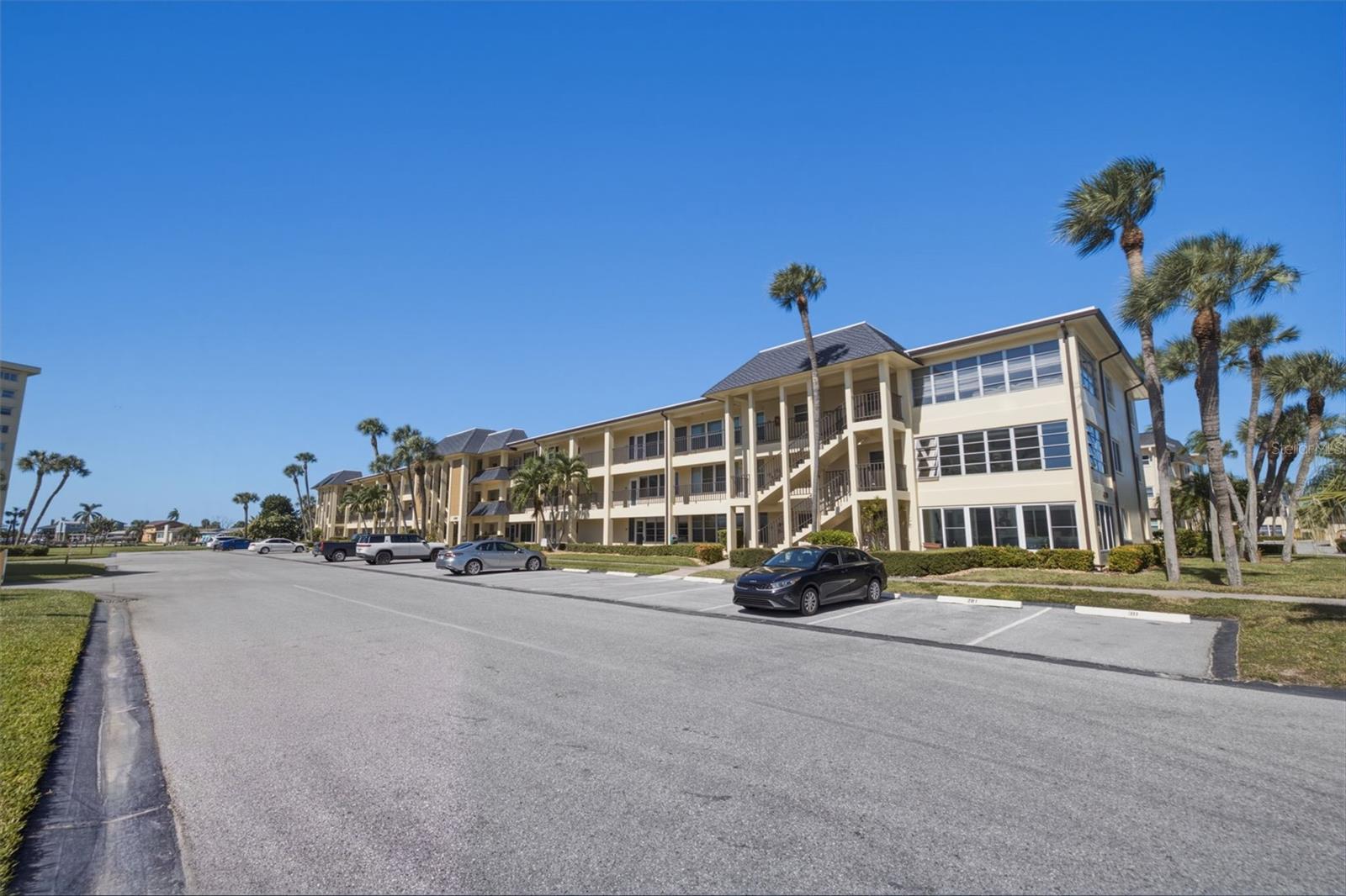 4700 COVE CIRCLE, #111, St Petersburg, FL 33708