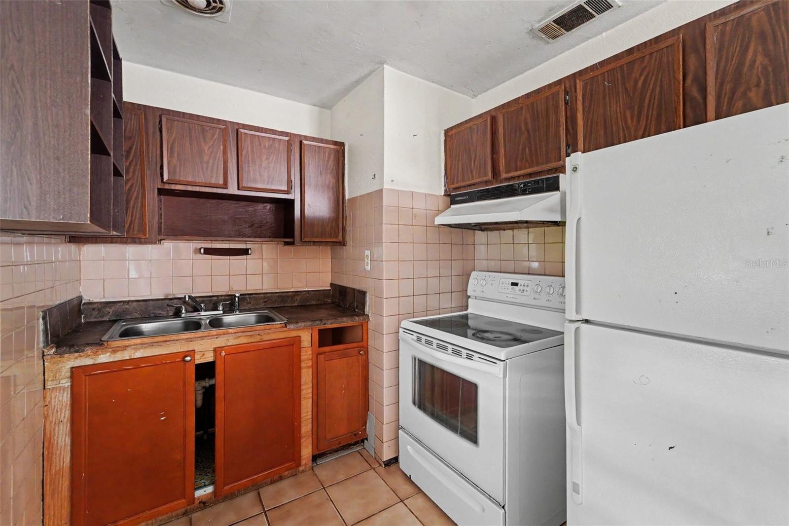 3921 W CHERRY STREET, Tampa, FL 33607