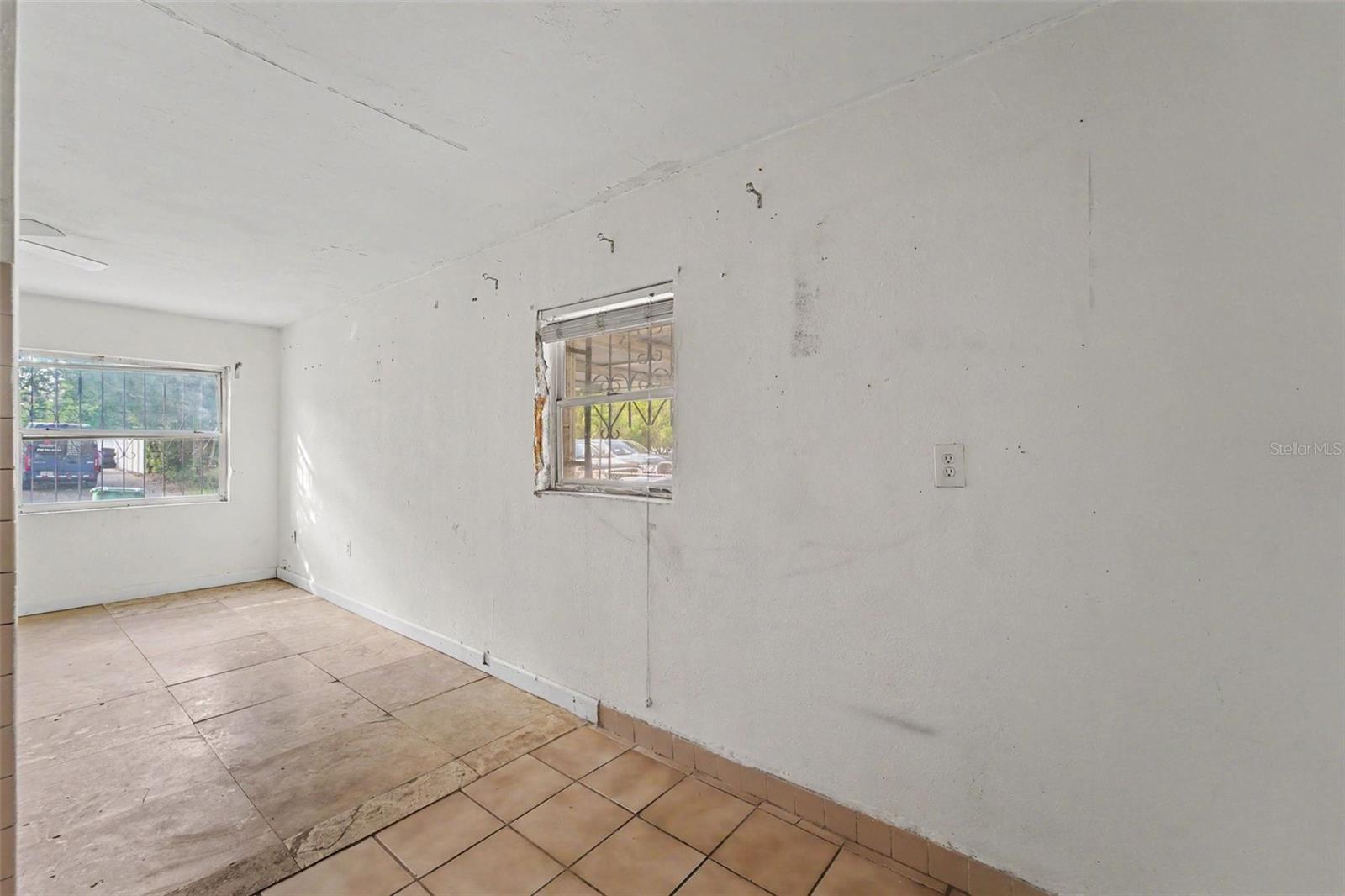 3921 W CHERRY STREET, Tampa, FL 33607
