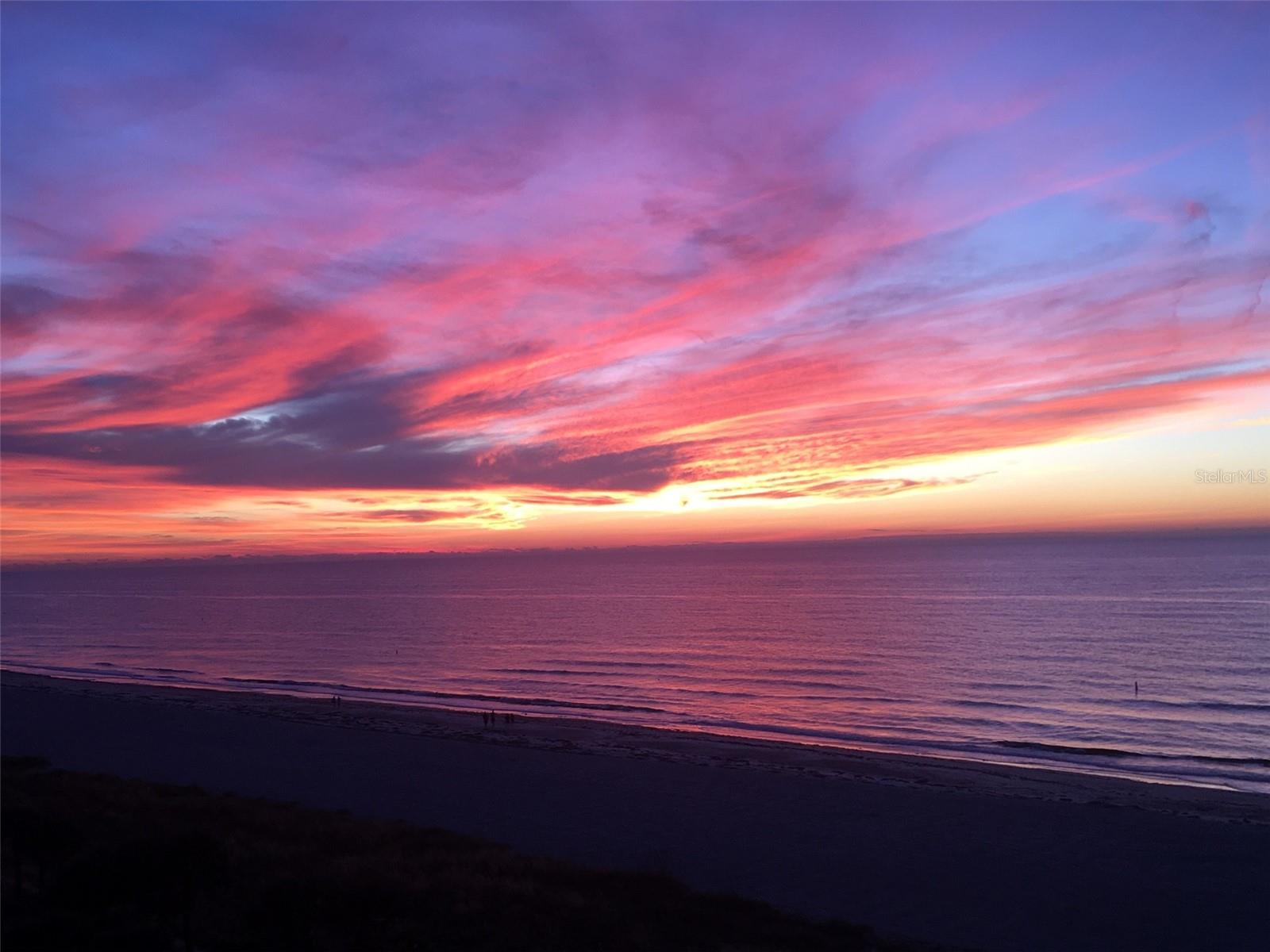 Enjoy Glamorous Sunsets Enjoy Glamorous Sunsets